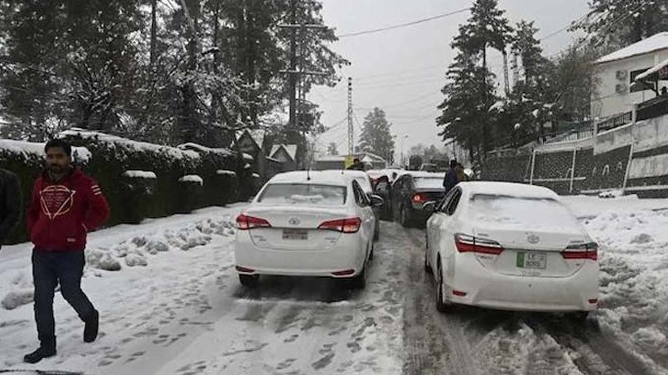 ملک کے بیشترعلاقوں میں شدید سردی، پہاڑوں پر برفباری