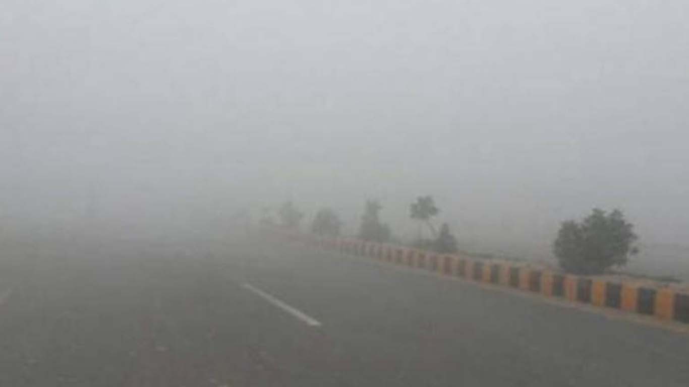 اسلام آباد سے لاہور تک موٹروے شدید دھند کے باعث بند