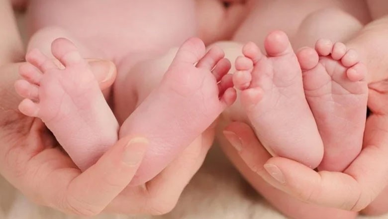 جڑواں بچوں کی پیدائش کا حیران کن واقعہ، 26 سال خاتون کے ہاں بیٹی کے 5 روز بعد لڑکا پیدا