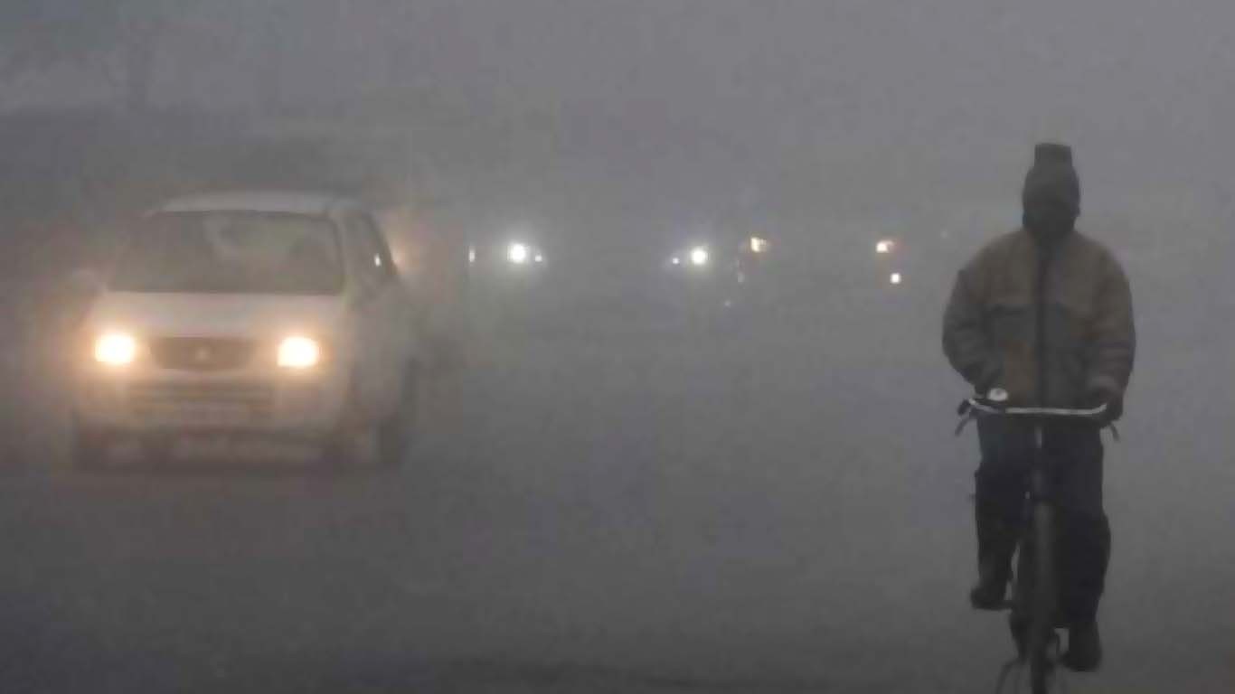 کراچی میں یخ بستہ ہوائیں چل پڑیں، سردی کی نئی لہر متوقع