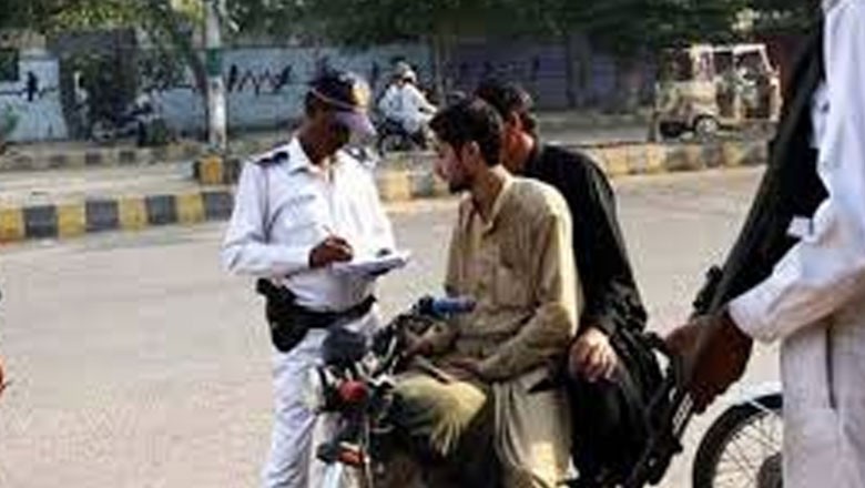 کراچی والے ہوجائیں ہوشیار، ٹریفک کی خلاف ورزی پر ہتھکڑی لگے گی