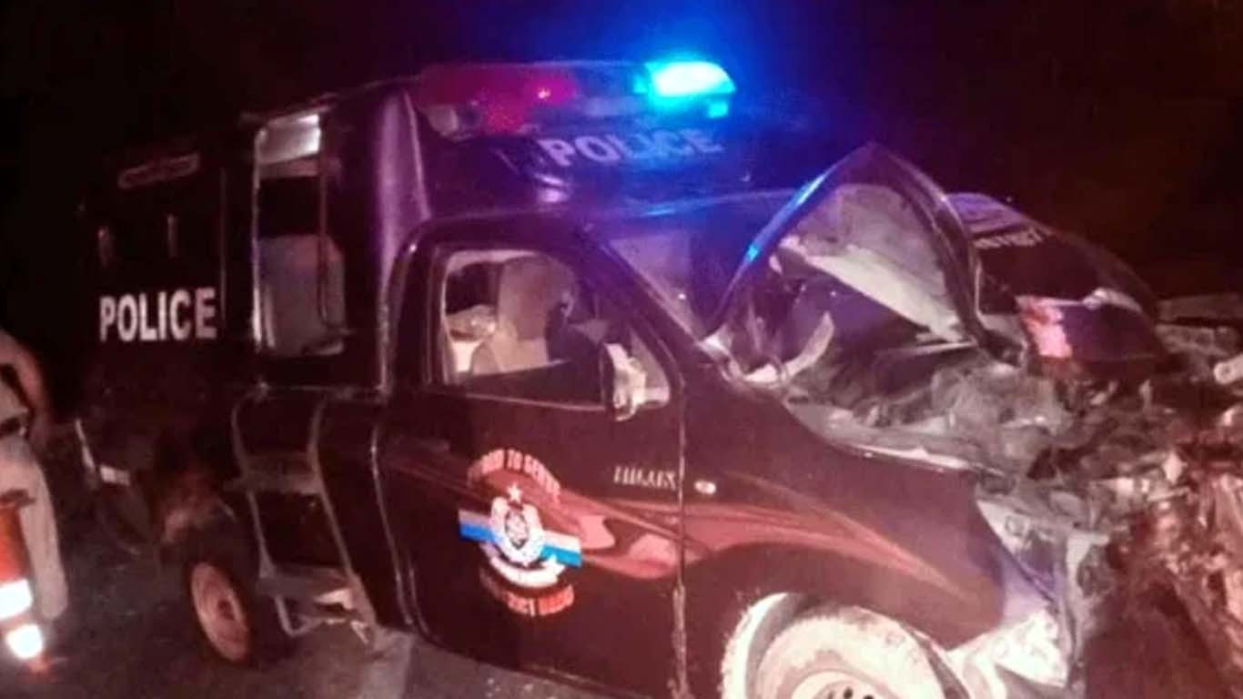 پولیس موبائل کو خطرناک حادثہ، 2 اہلکار جان سے گئے
