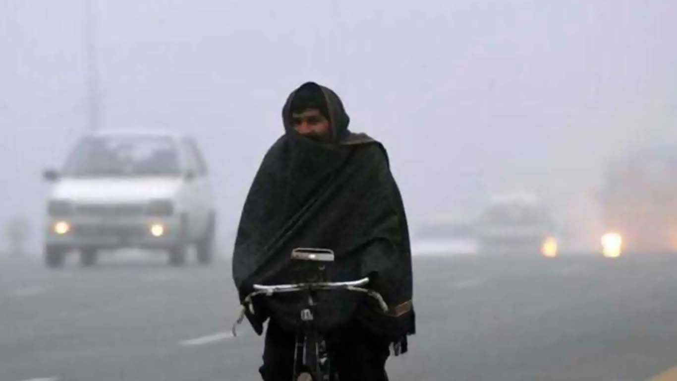 کراچی میں یخ بستہ ہوائیں، درجہ حرارت سنگل ڈیجٹ میں جانے امکان