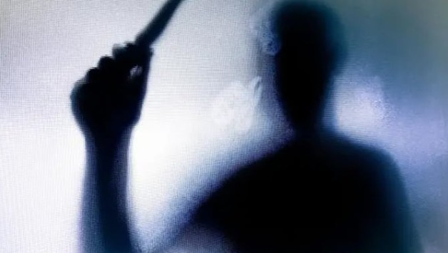 کراچی، سوتیلے باپ نے نوجوان بیٹے کو قتل کردیا