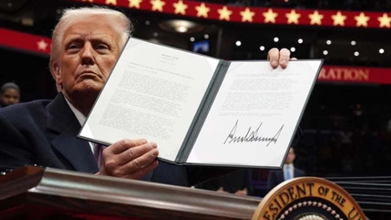 ٹرمپ کے ایگزیکٹو آرڈرز کو 2 ریاستوں نے چیلنج کر دیا