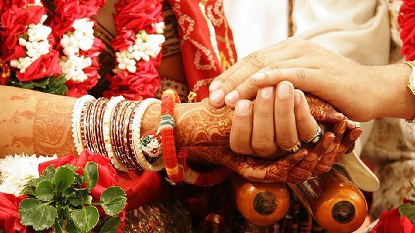 پسند کی شادی کے بعد شوہر نے تشدد اور گلا دبا کر بیوی کو قتل کردیا