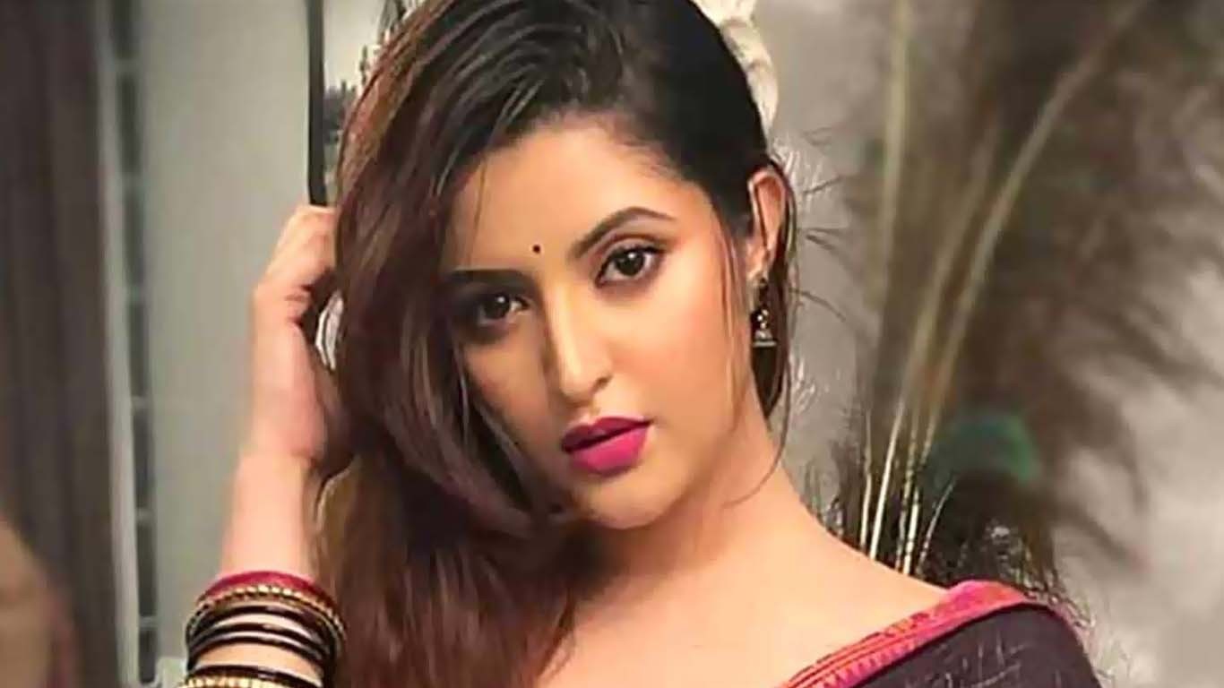 معروف اداکارہ کے وارنٹ گرفتاری جاری