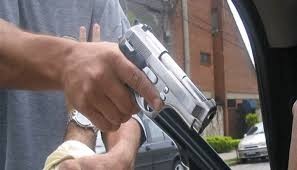 کراچی میں فلمی انداز کی ڈکیتی، شہری 30 لاکھ سے محروم