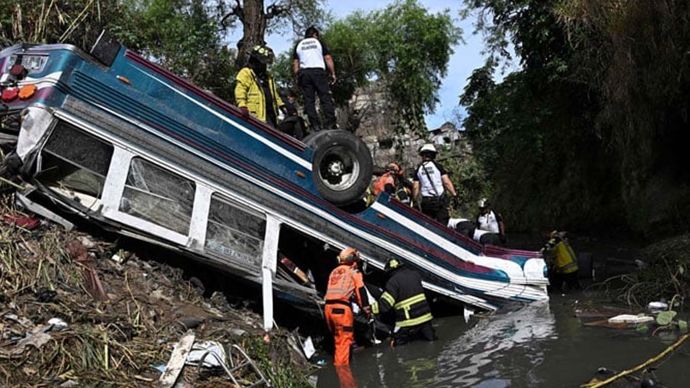 خوفناک بس حادثے میں 53 افرادہلاک