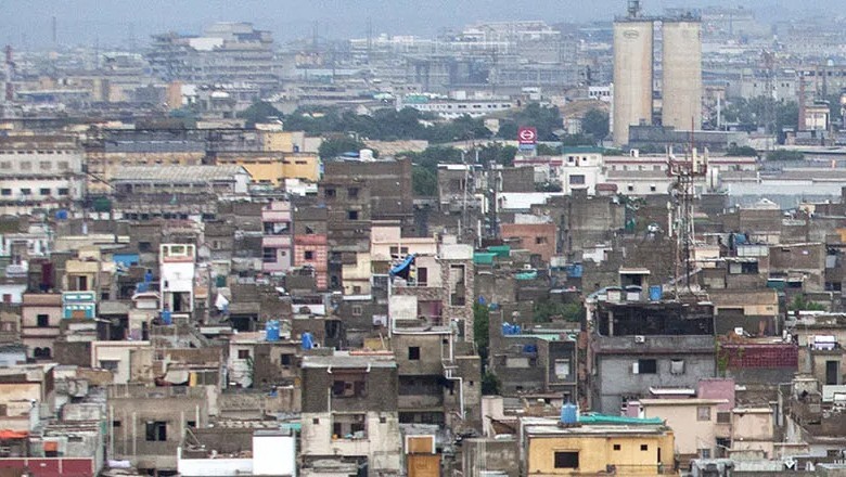 کراچی کی ہزاروں ایکڑ زمین پر جعلسازی، نیب کے چیئرمین کا خوفناک انکشاف