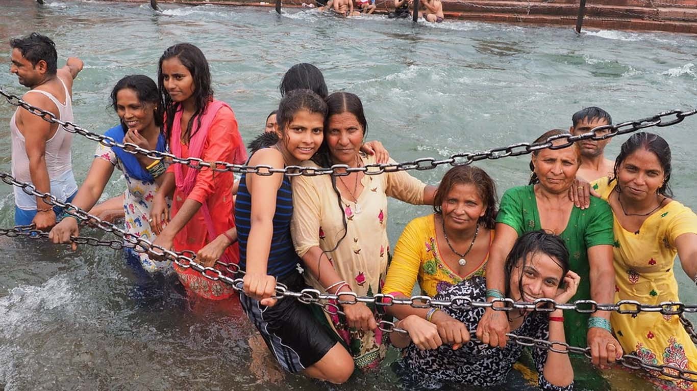 گنگا میں نہانے والی خواتین کی ویڈیوز فروخت ہونے کا انکشاف