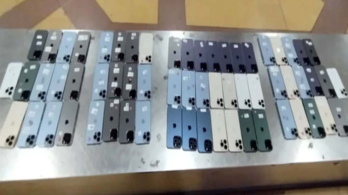 ہانگ کانگ سے آئے مسافر سے لاکھوں مالیت کے آئی فونز برآمد