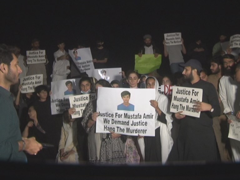 جب مصطفی کو قتل کیا گیا اس وقت ادارے کہاں تھے، والدہ