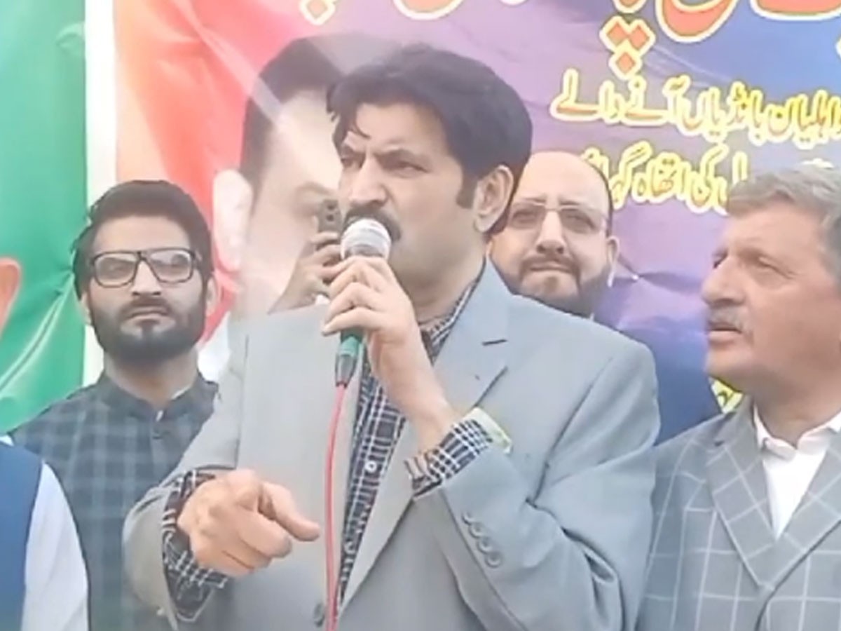 پی ٹی آئی رہنما کا شیر افضل مروت کو ایک ارب روپے ہرجانے کا نوٹس