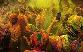 ہولی کے تہوار میں نشے میں دھت اداکار نے ساتھی اداکارہ کو ہراساں کر ڈالا