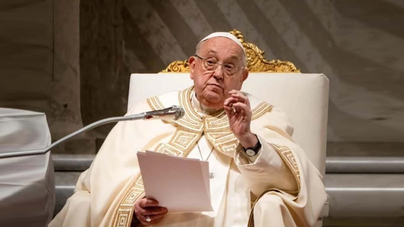 پوپ فرانسس کی اسپتال سے تازہ تصویر سامنے آگئی