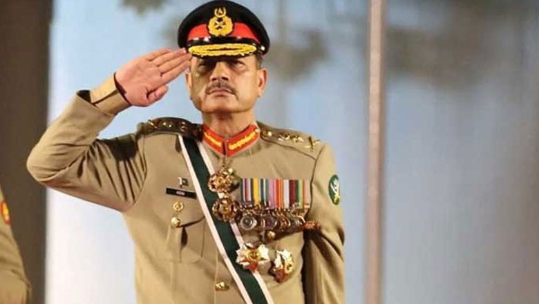 آرمی چیف کی والدہ کی نماز جنازہ ادا، امامت جنرل حافظ سید عاصم منیر نے کروائی