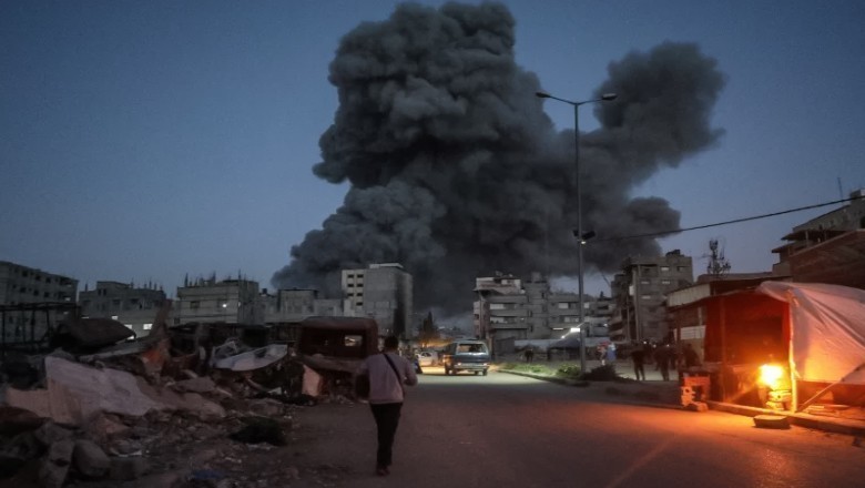 اسرائیل کے غزہ اور بیروت میں فضائی حملے، حماس رہنما، بیٹا اور بیٹی سمیت 36 افراد شہید