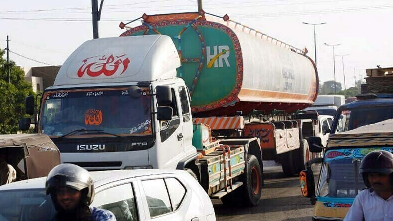 کراچی: دن کے اوقات میں ہیوی ٹریفک پر مکمل پابندی عائد