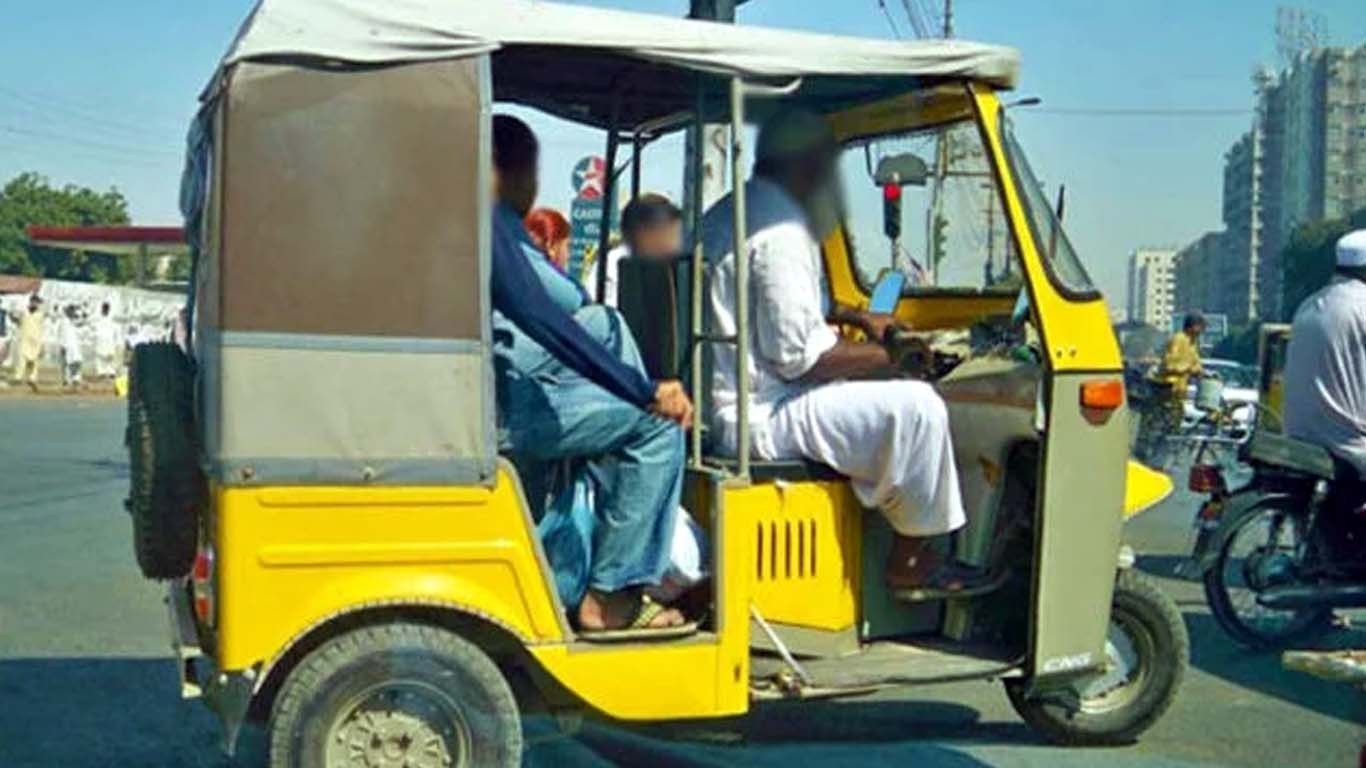 کراچی: مخصوص شاہراہوں پر رکشوں کی پابندی کا حکم نظرانداز