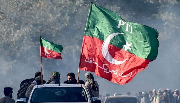 پی ٹی آئی اپنے مطالبات سے پیچھے ہٹ گئی، فوکس بانی کی رہائی پر