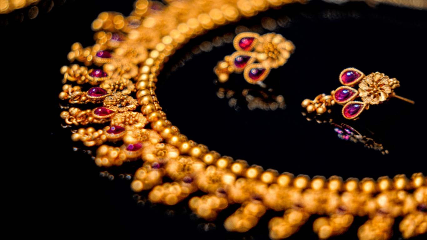 سونے کی فی تولہ قیمت آسمان پر پہنچ گئی، آج بھی بڑا اضافہ