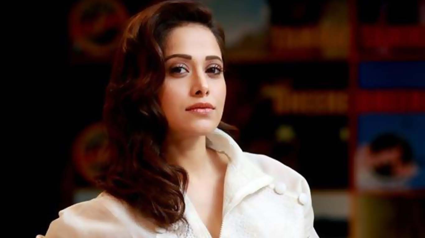 مذہب اور لباس پر تنقید، نصرت بھروچا کا ردعمل