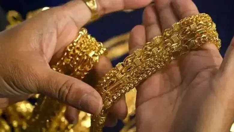 سونے کی فی تولہ قیمت میں 11 ہزار 700 جبکہ دس گرام قیمت میں 10 ہزار روپے سے زائد کمی