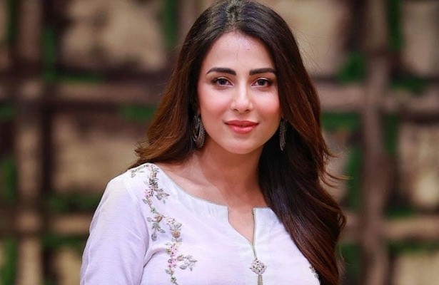 اکاؤنٹ بلاک ہونے پر اشنا شاہ نے مودی کا مذاق بنا ڈالا