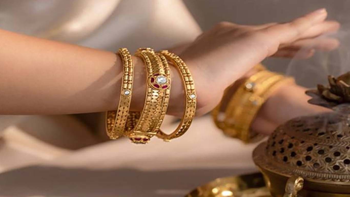 آج پھر سونے کی فی تولہ قیمت میں بڑی کمی