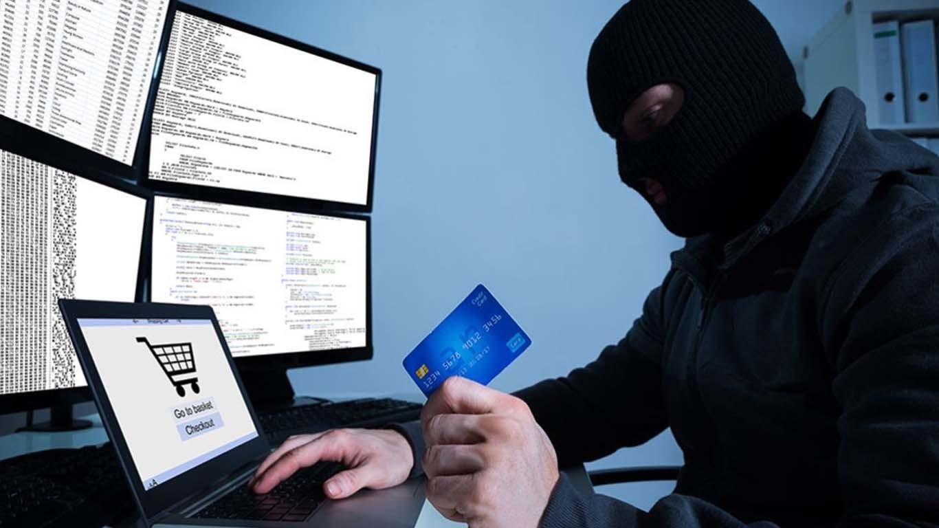 نوجوان نے خاتون کے کریڈٹ کارڈ سے 96 ہزار درہم نکال لیے