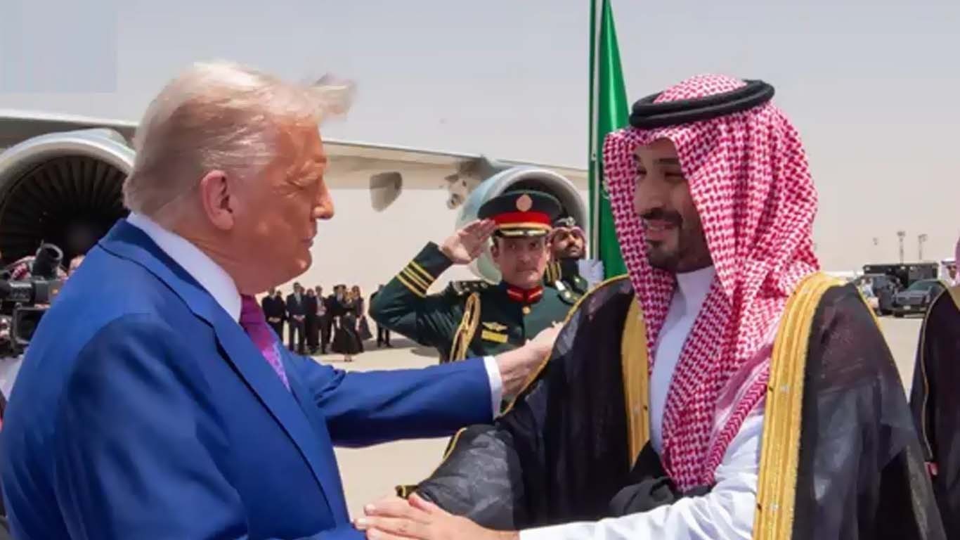 ٹرمپ سعودی عرب پہنچ گئے، پرتپاک خیر مقدم