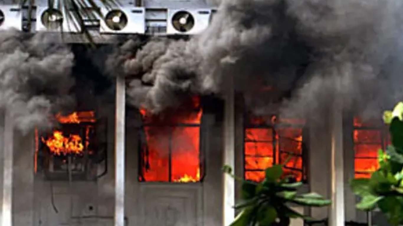 بھارت: عمارت میں آگ لگنے سے 17 ہلاک