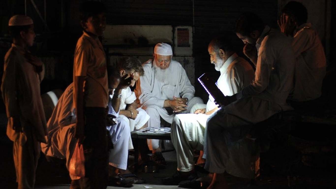 کراچی: مختلف علاقوں میں لوڈشیڈنگ کا دورانیہ 14-12  گھنٹوں تک پہنچ گیا