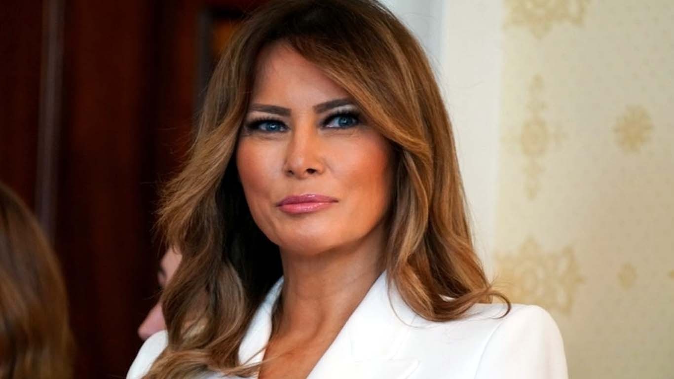 میلانیا ٹرمپ کے آبائی قصبے سے ان کا مجسمہ غائب