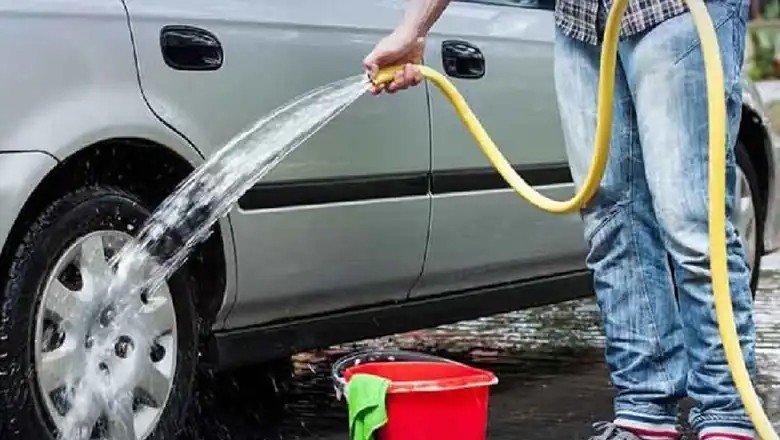 کراچی میں گاڑیاں دھونے پر 10 ہزار روپے جرمانے کا فیصلہ