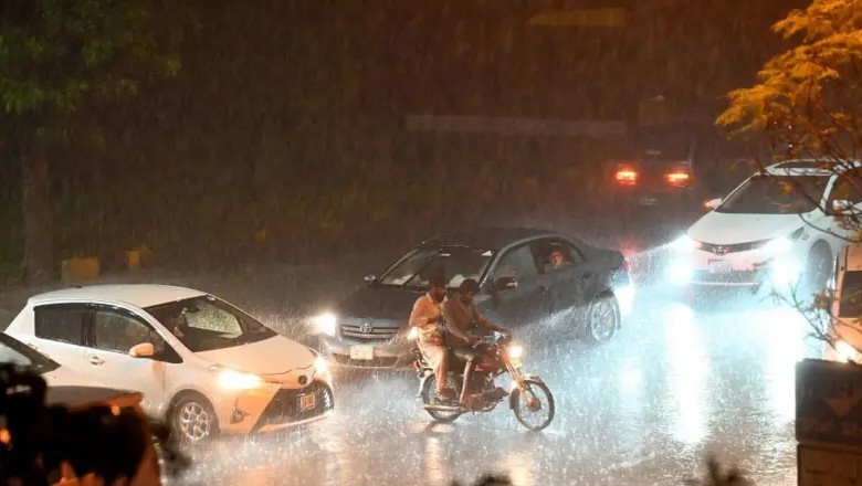 پنجاب میں طوفان اور بارشوں کے دوران حادثات میں 13 افراد جاں بحق، 92 زخمی