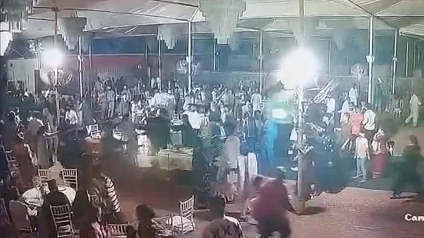 کراچی: دولہا اور دلہن کے رشتے داروں میں جھگڑا ، کرسیاں چل گئیں