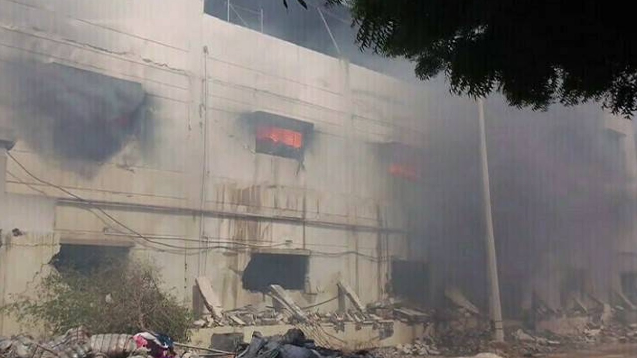 لانڈھی ایکسپورٹ پروسیسنگ زون میں بے قابو آگ 30 گھنٹوں بعد کنٹرول