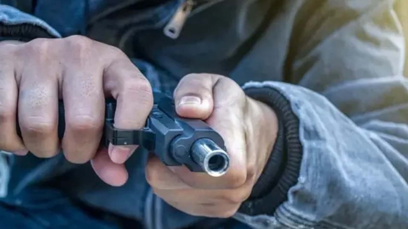 کراچی میں کار شوروم کے مالک کے گھر 13 کروڑ سے زائد کی ڈکیتی