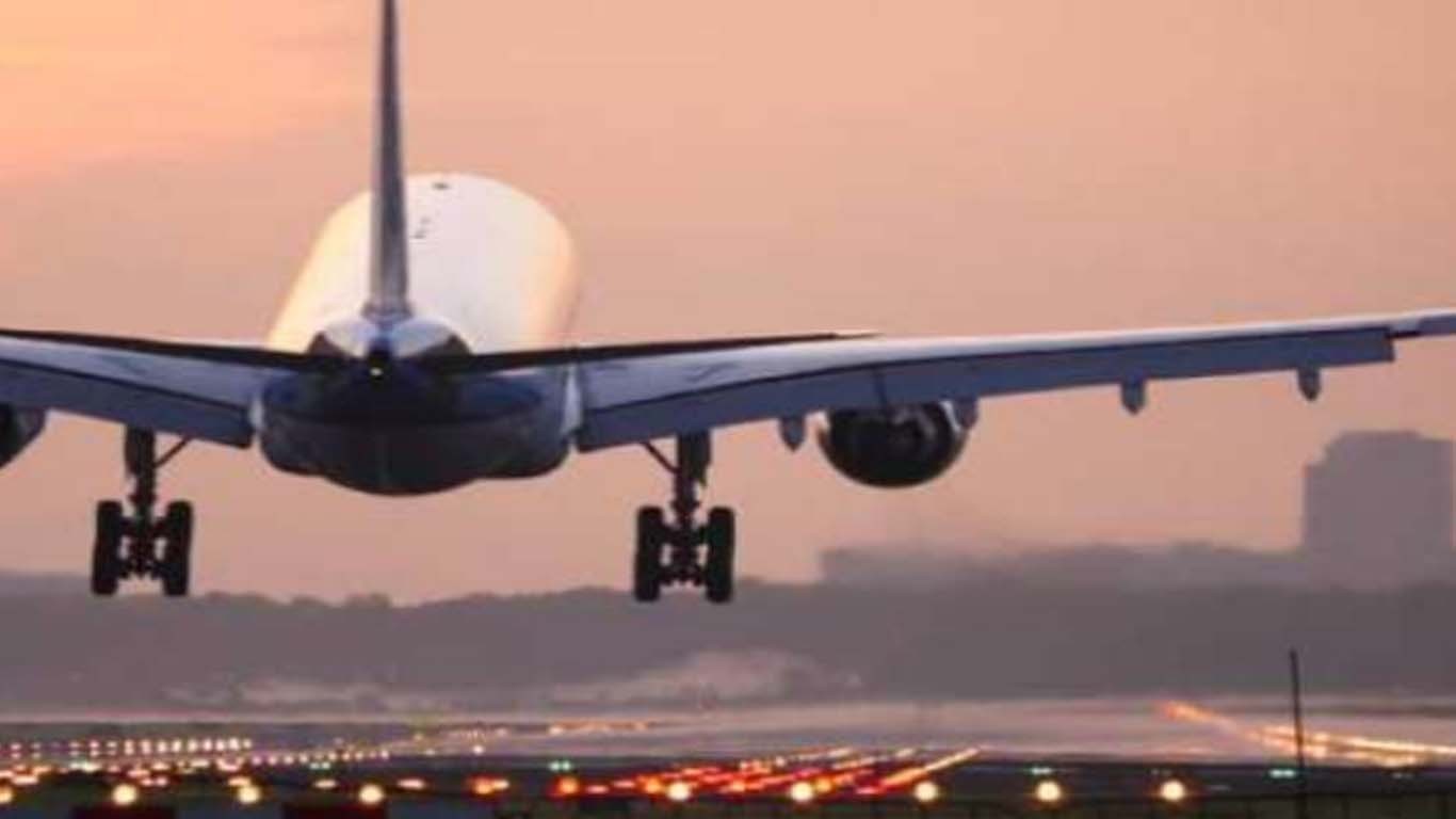 کراچی سے جدہ جانے والے طیارے کے انجن میں آگ لگ گئی، ہنگامی لینڈنگ