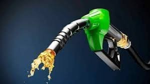 حکومت نے رات گئے پیٹرول کی قیمت میں بڑا اضافہ کردیا