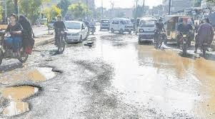 کراچی میں 11 ارب کی ادائیگی کے باوجود سڑکیں تباہ حال