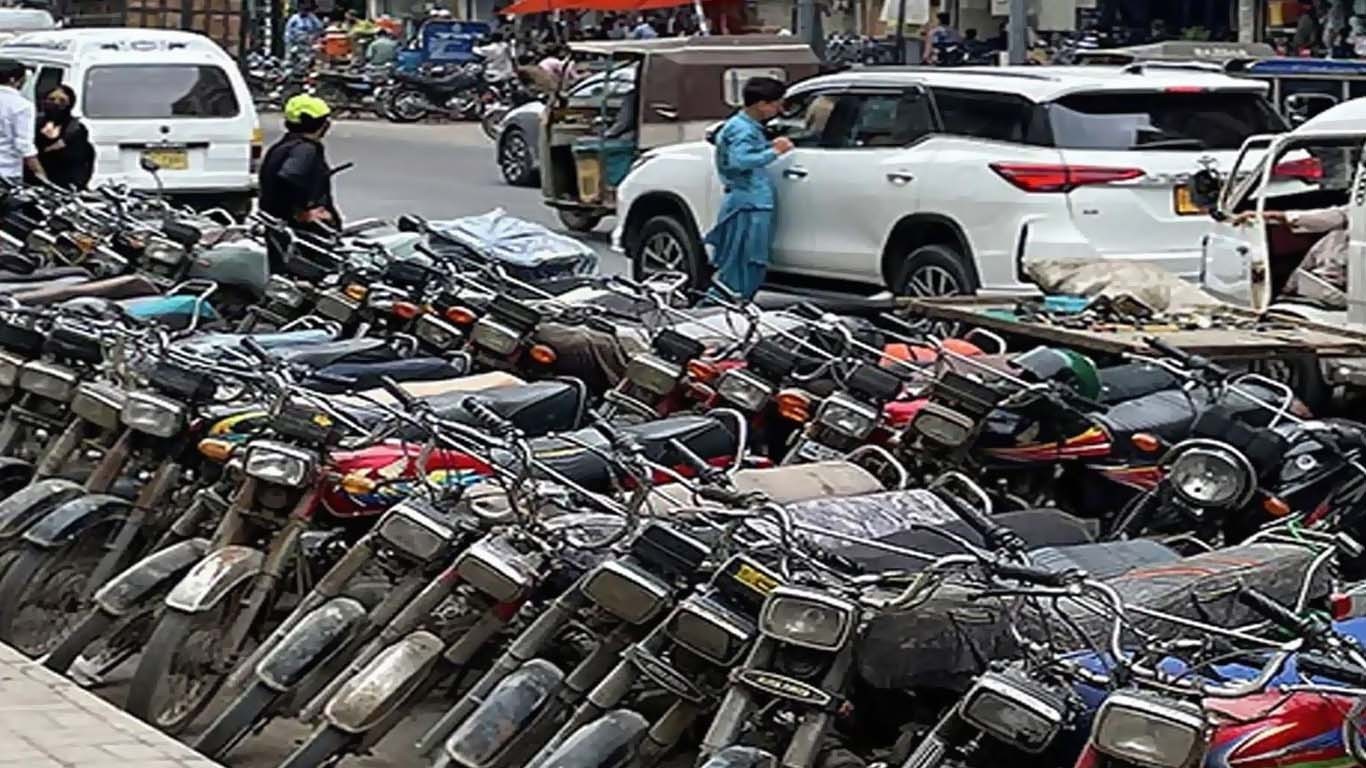 کراچی میں 32 مرکزی سڑکوں سے پارکنگ فیس مکمل طور پر ختم