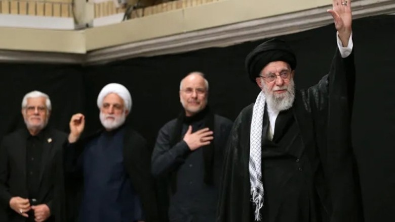 ایرانی سپریم لیڈر منظر عام پر آگئے، عوام کا پرتپاک نعروں سے استقبال