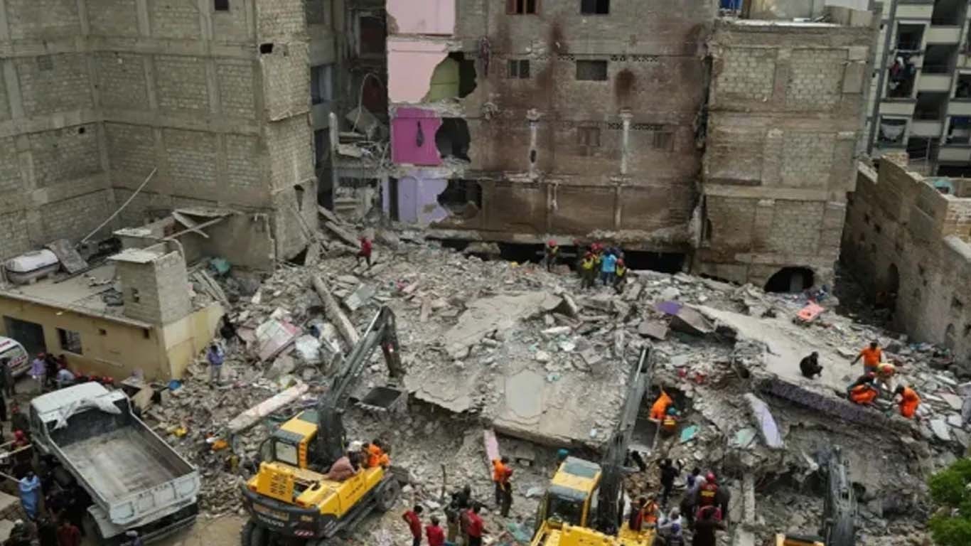 لیاری کی تمام مخدوش عمارتیں خالی کرانے کا فیصلہ، گرینڈ آپریشن کا امکان