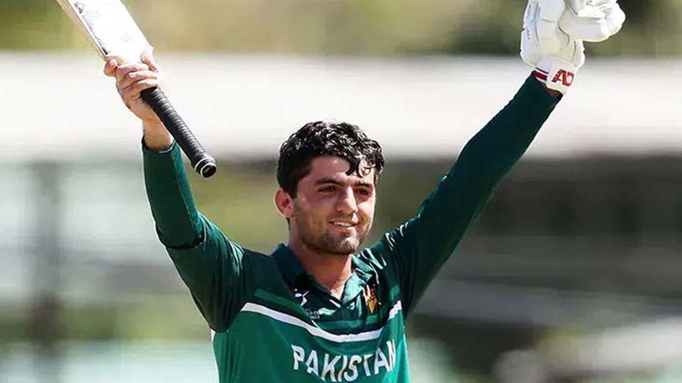 قومی کرکٹر نے پاکستان چھوڑ کر انگلینڈ منتقل ہونے کی خبر پر خاموشی توڑ دی