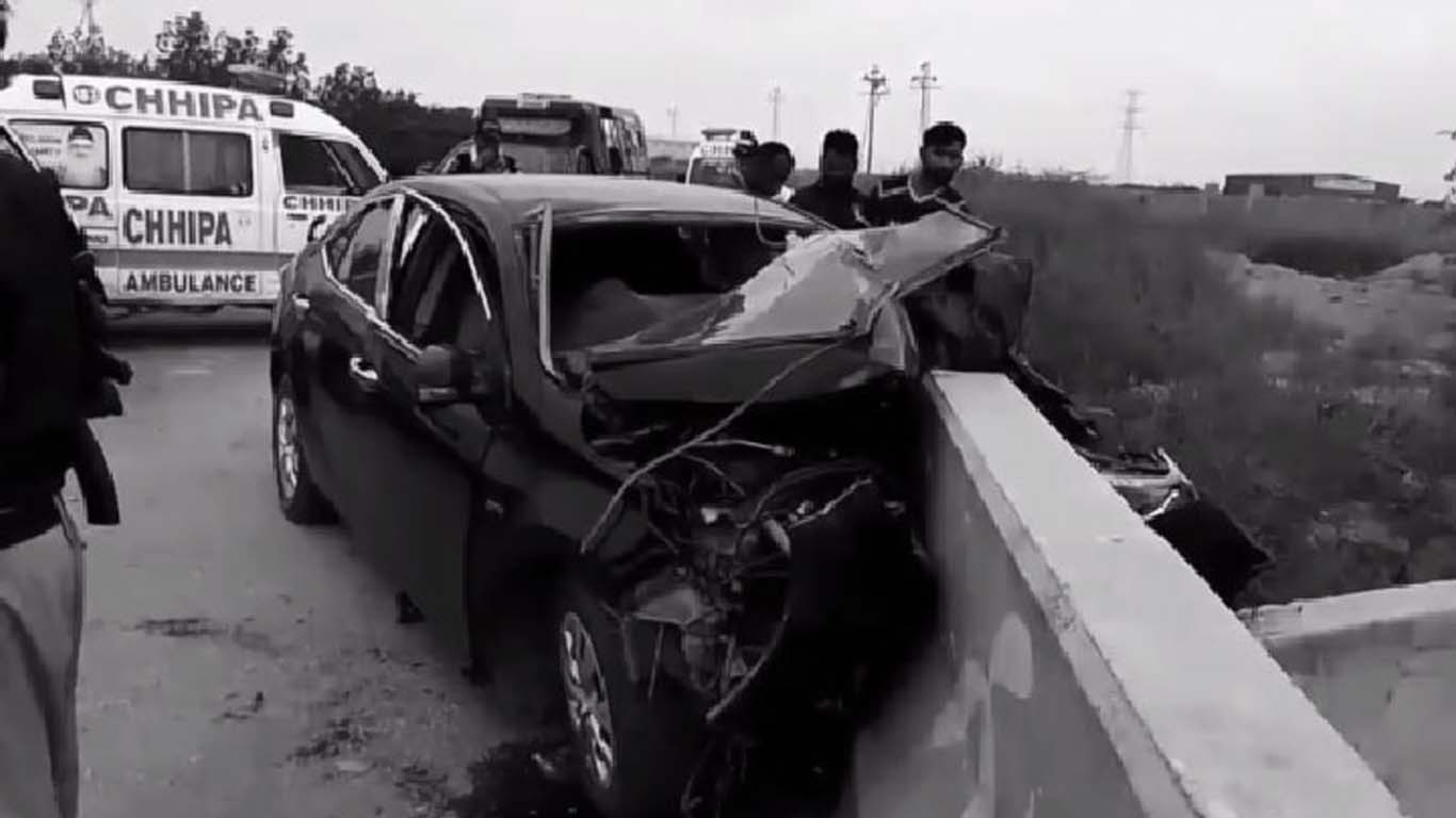 ماڑی پور میں گاڑی نالے کی دیوار سے ٹکرا گئی، 4 افراد جاں بحق