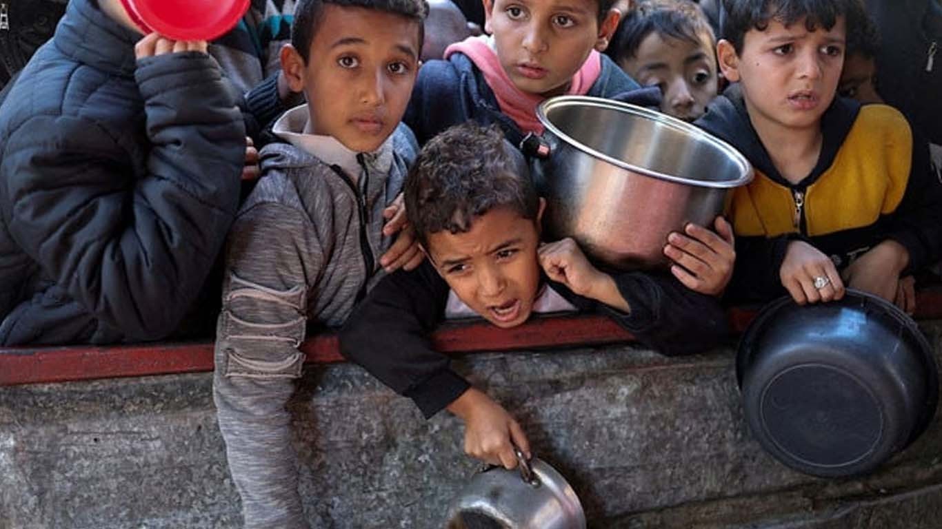 غزہ میں غذائی قلت کی شدت میں اضافہ، امدادی مراکز پر ہلاکتوں کی تعداد بڑھ گئی