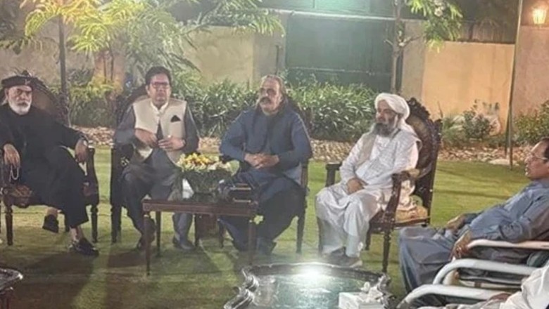 سینیٹ الیکشن میں پی ٹی آئی کے باغی امیدواروں کا راستہ روکنے کا فیصلہ، حکومت اور اپوزیشن نے اتفاق کرلیا